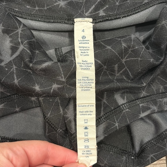 Lululemon Black Groove Short Under the Constellations High Waisted Size 4 - Picture 3 of 6